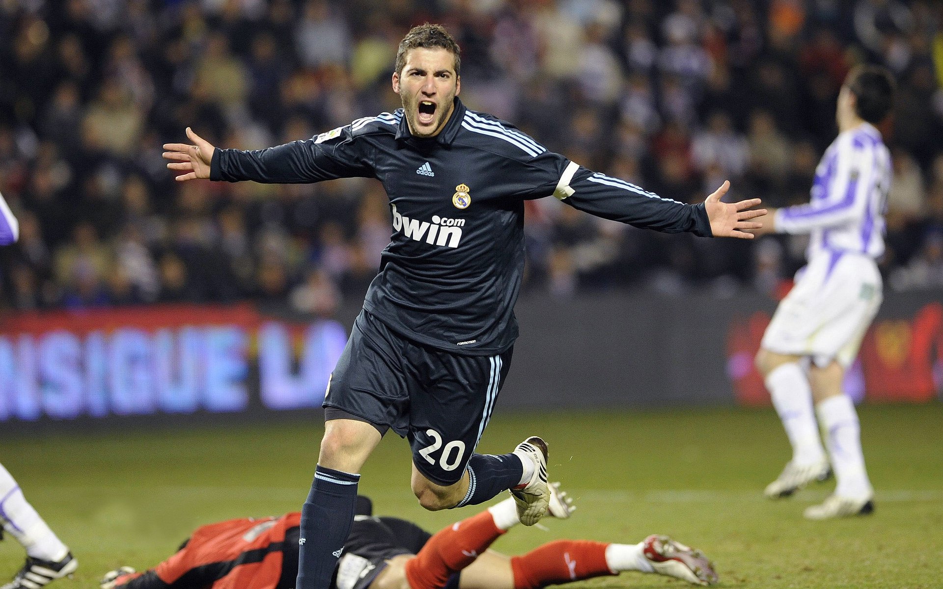 九游网页版官网入口-3-1！曼城狂造3神迹，哈兰德双响打崩黑马，瓜帅盛赞比肩梅罗，哈兰德 曼城球迷群